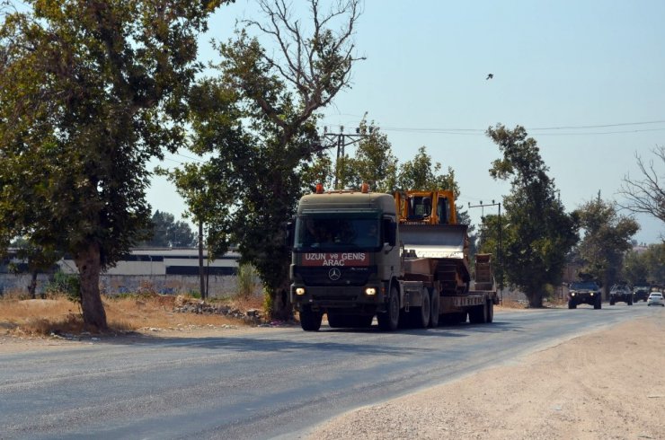 Hatay’ın sınır bölgelerine askeri sevkıyatlar sürüyor