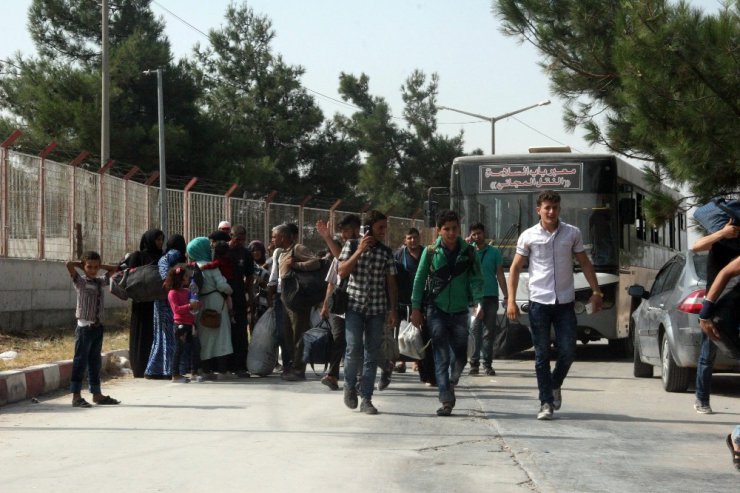 Bayramı ülkelerinde geçiren 25 bin Suriyeli Türkiye’ye döndü
