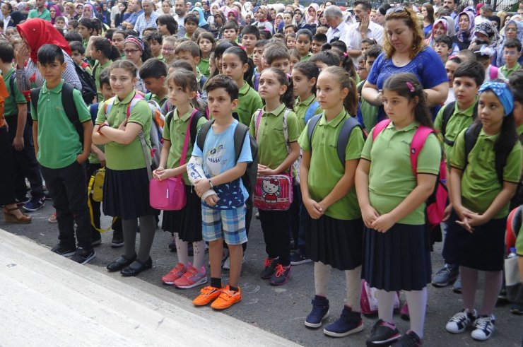 İstanbul’da ilk ders zili çaldı