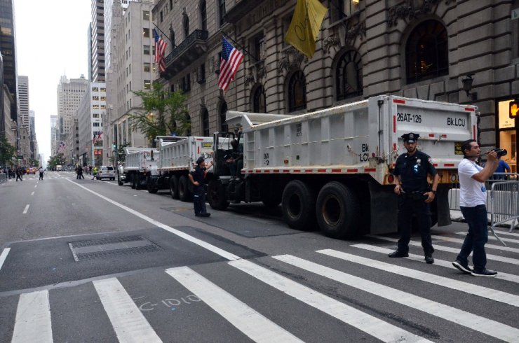 New York’ta teröre karşı kum kamyonlu önlem