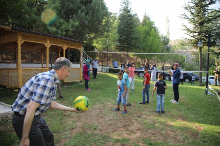 Başkan Yanılmaz, Sevgi Evlerindeki çocuklarla piknik yaptı