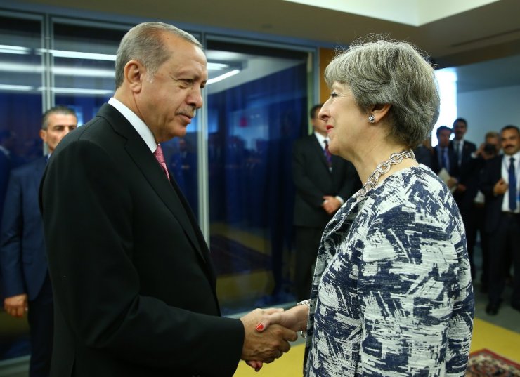 Cumhurbaşkanı Erdoğan, İngiltere Başbakanı May ile görüştü