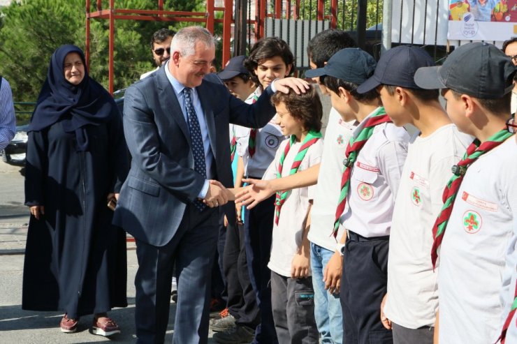 Eyüp Belediyesi’nin kırtasiye desteği yüzleri güldürüyor