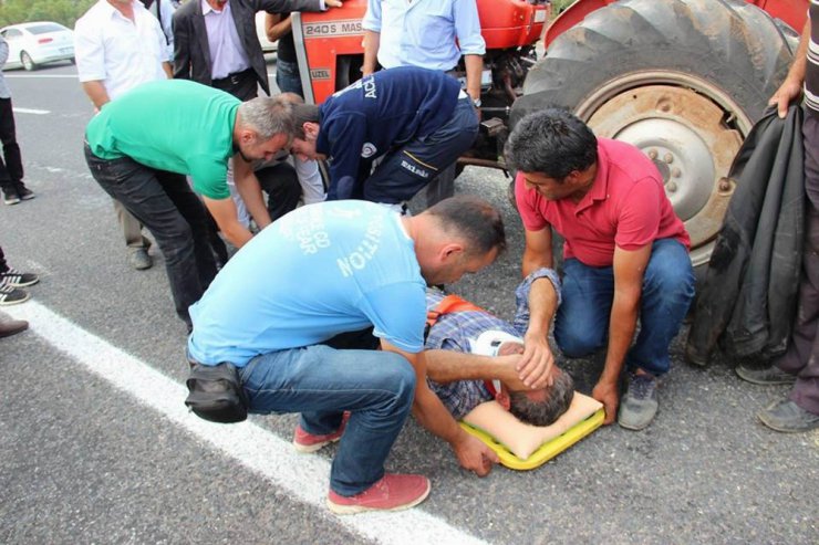 Başına saman çuvalı düşen traktör sürücüsü yaralandı