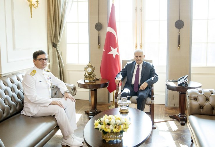 Başbakan Yıldırım, Deniz Kuvvetleri Komutanı Koramiral Özbal’ı kabul etti