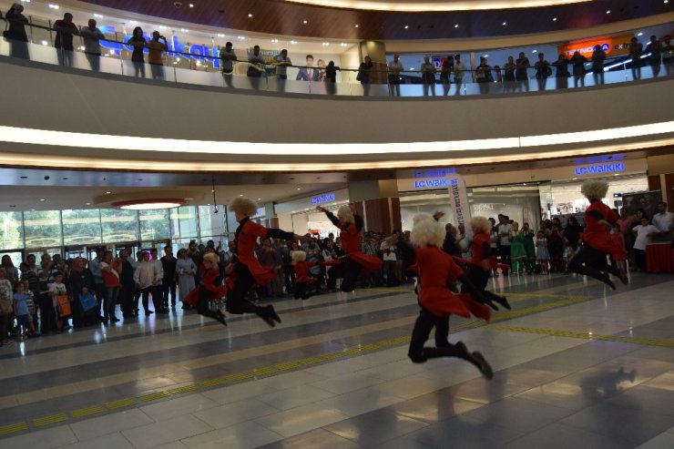 Kafkas dansı Malatyalıların beğenisini kazandı