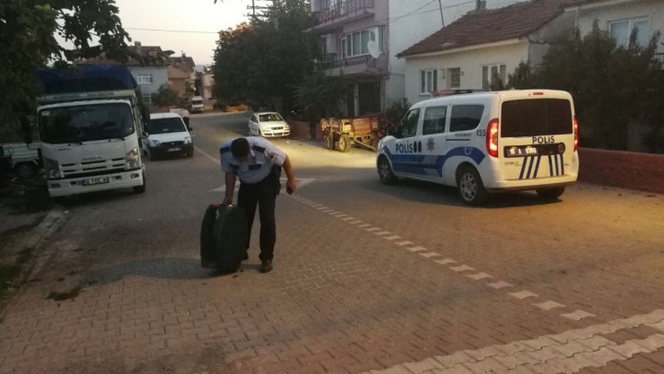 Çaldıkları 100 litre mazotu taşıyamayınca, yarı yolda bırakıp kaçtılar