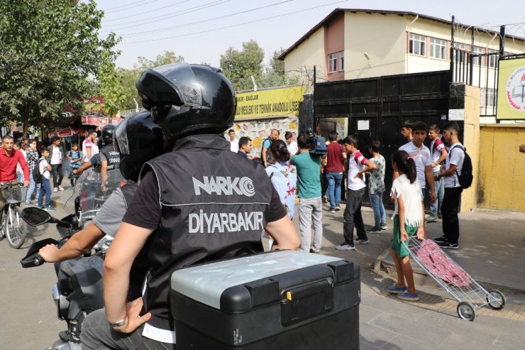 Diyarbakır’da okul çevrelerinde geniş güvenlik önlemleri