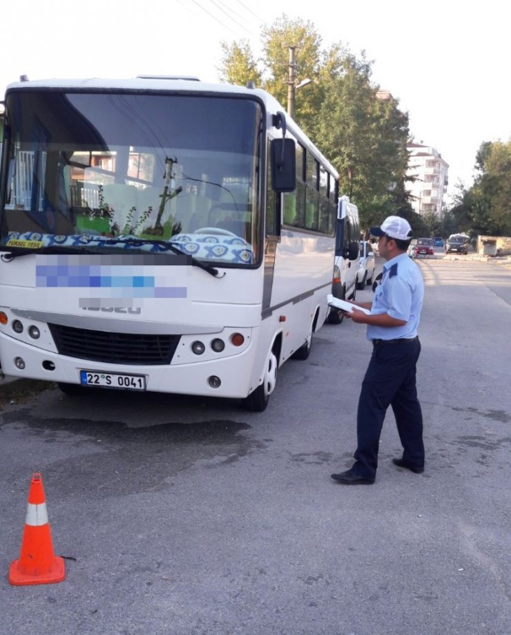 Zabıta öğrenci servislerini denetliyor