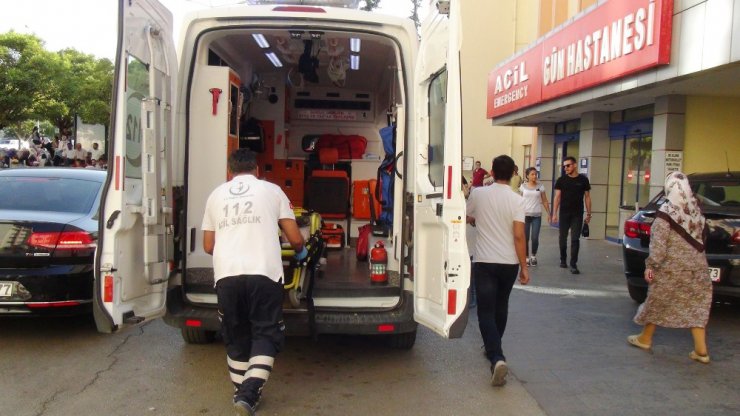 Otomobilden kaçarken tramvay çarptı