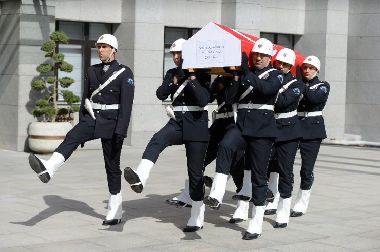 Şehit polis Aybek için İstanbul Emniyet Müdürlüğü’nde tören düzenlendi