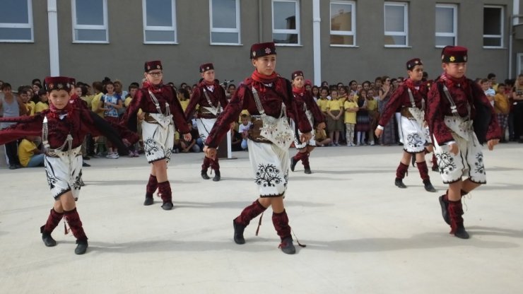 Burhaniye’de İlköğretim Haftası kutlandı