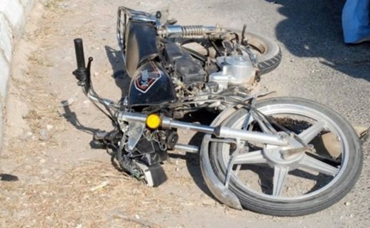 Ödemiş’te evli çift motosikletle şarampole uçtu