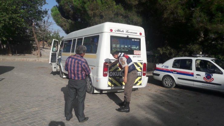 Jandarma Komutanlığı servis araçlarını denetledi