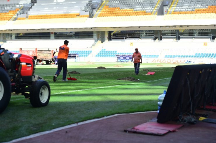 Başakşehir Fatih Terim Stadyumu bakıma alındı