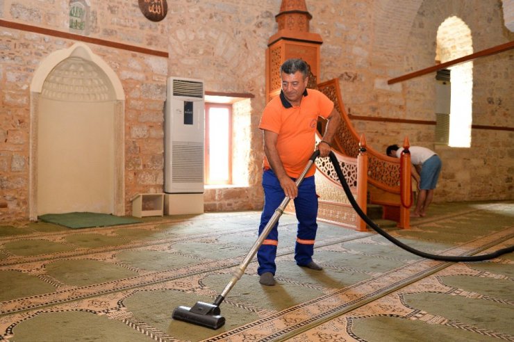 8 asırlık camiye özel temizlik