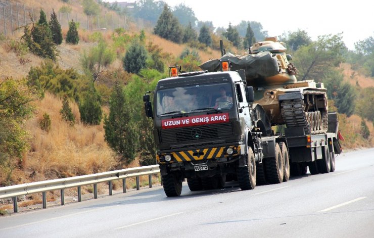 Hatay’da sınıra askeri sevkiyat