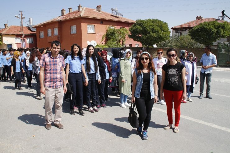 Yunak’ta obeziteye karşı sağlıklı yaşam yürüyüşü düzenlendi