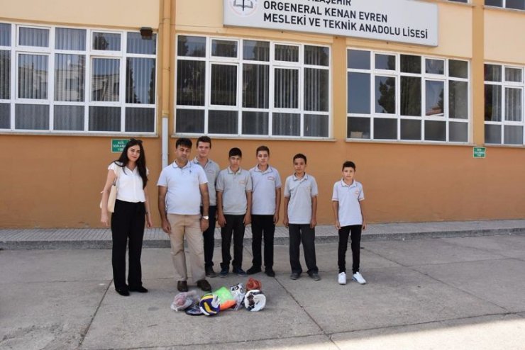 Alaşehir Belediyesi en çok atık pil toplayan okulları ödüllendirdi