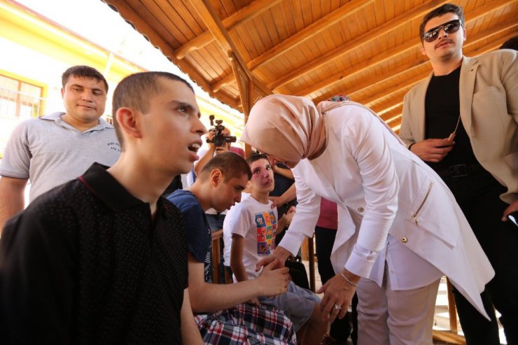 Aile Bakanı Kaya, Gaziantep’te engelli öğrencilerle bir araya geldi