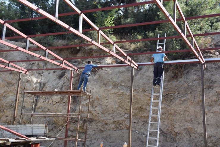 Alaşehir Belediyesi üreticinin yanında