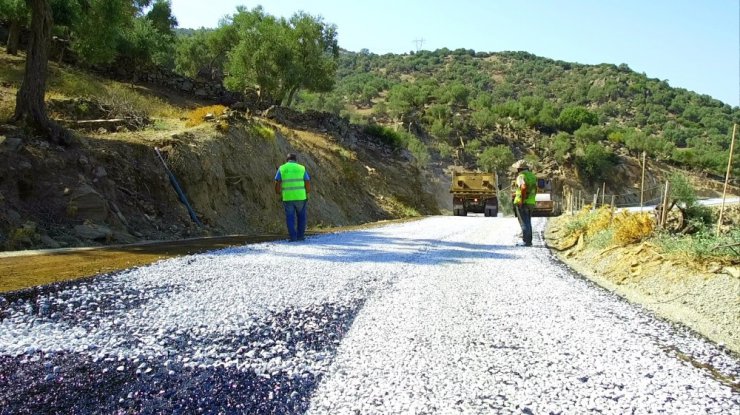 Demirçay-Avcılar yolunda asfaltlama çalışmaları devam ediyor