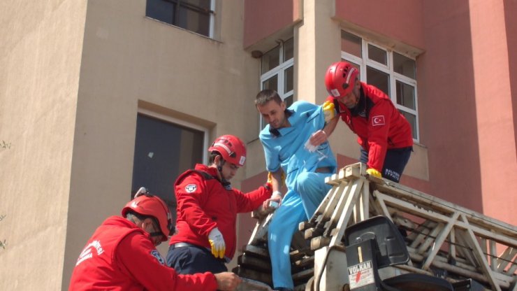 Hastanede gerçeğini aratmayan yangın tatbikatı