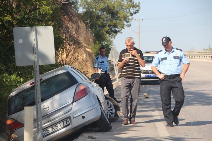 Virajı alamayan otomobil karşı şeride geçti: 1 yaralı