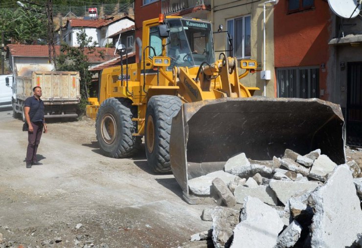 Bozüyük Belediyesi peyzaj çalışmalarını sürdürüyor