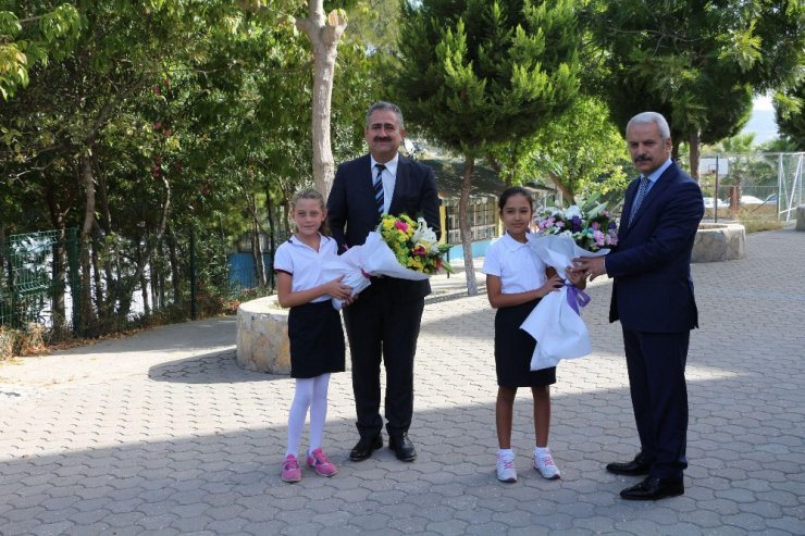 Kuşadası’nda ilköğretim haftası kutlamaları