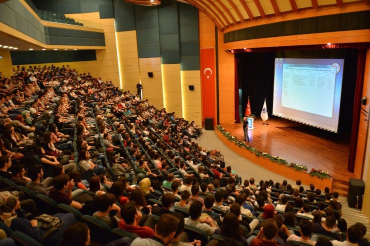 İngilizce Hazırlık öğrencilerine oryantasyon