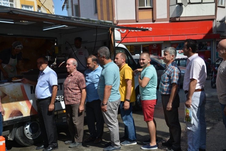 Ahilik Haftası kapsamında Aliağa’da lokma dağıtıldı