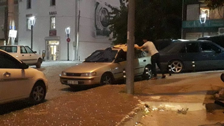 Kocaeli’de dolu ve sağanak yağış sürücülere zor anlar yaşattı