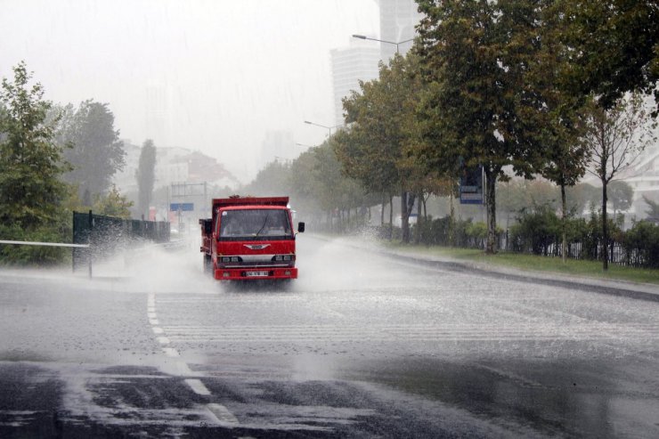 İstanbul’da beklenen yağmur başladı