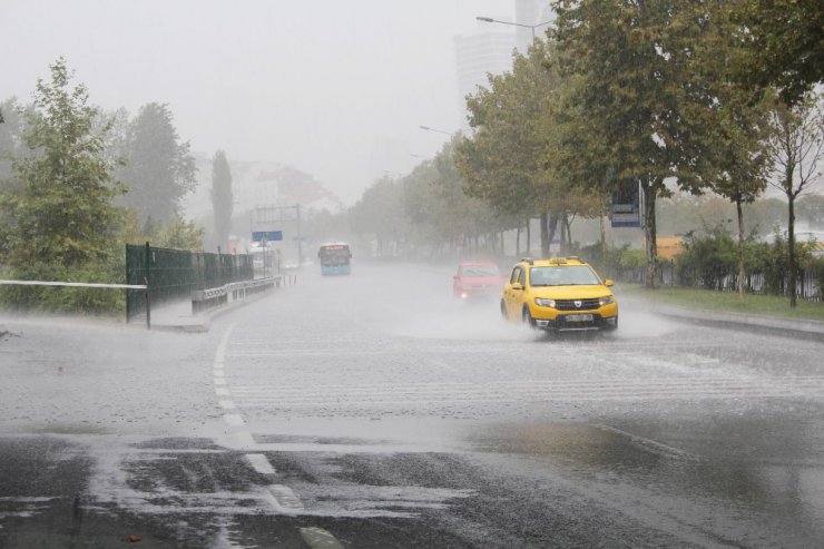 İstanbul’da beklenen yağmur başladı