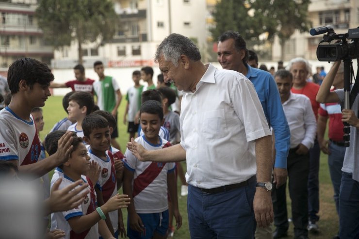 Seyhan Belediyesi’nden amatör spor kulüplerine malzeme desteği
