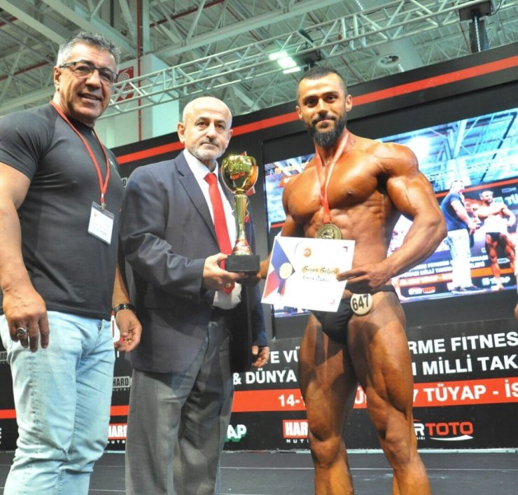 Silifkeli Emre Özel vücut geliştirmede Türkiye şampiyonu