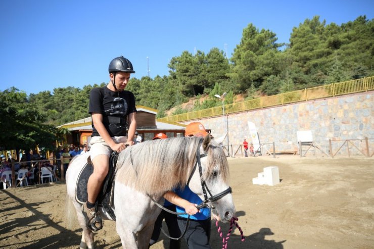 Başkan Karaosmanoğlu, engellilerin heyecanına ortak oldu