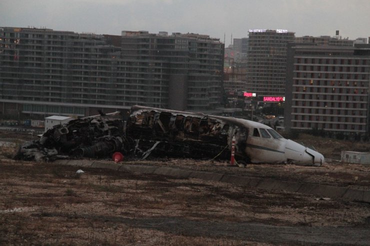 Uçak kazasının boyutu hava aydınlanınca ortaya çıktı