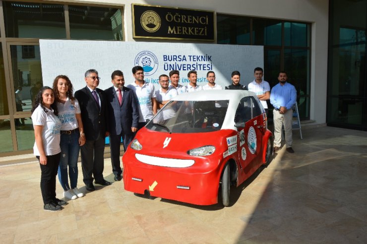 Öğrencilerin ürettiği elektrikli araç 1 liraya 100 kilometre yol kat ediyor