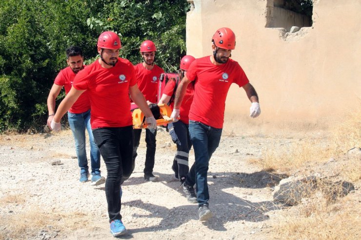 Elazığ UMKE’den gerçeği aratmayan tatbikat