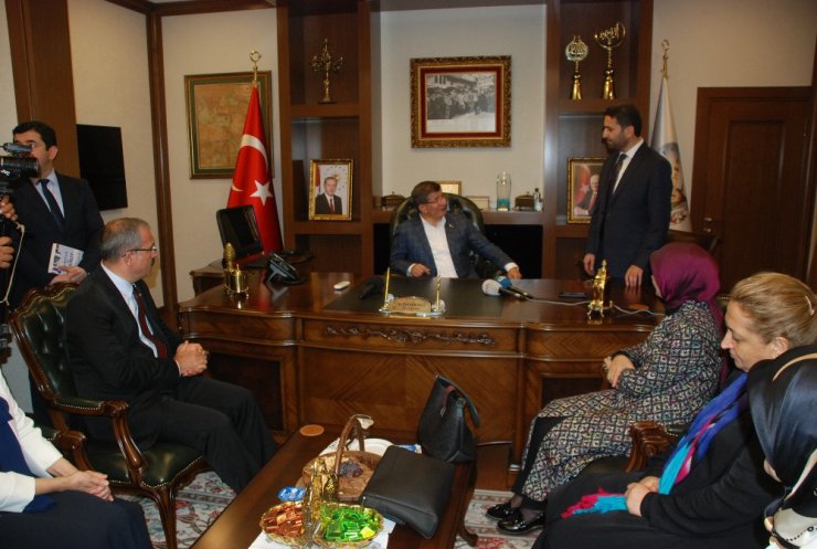 Eski Başbakan Davutoğlu’nun Tokat temasları