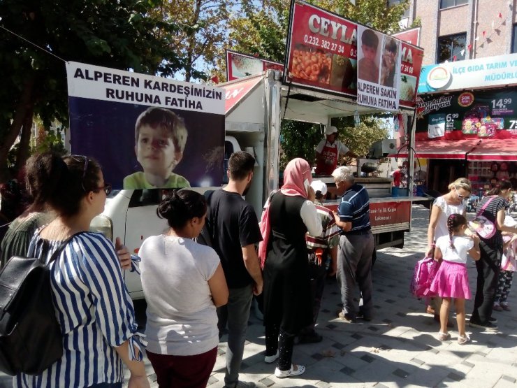 Servis aracında unutulup ölen Alperen için lokma döktürüldü