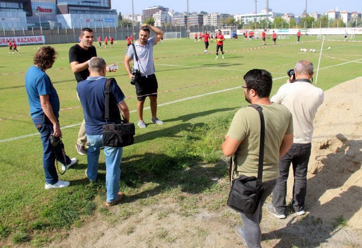 Alpay Özalan’dan basına sınırlama