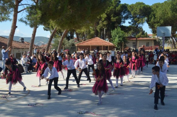 Selendi’de İlköğretim Haftası kutandı