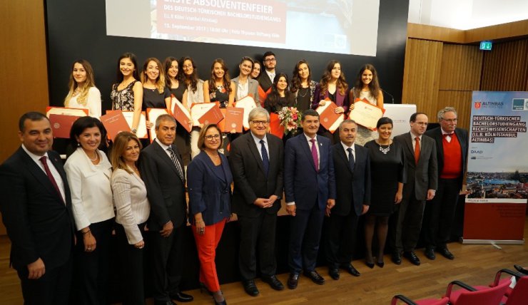 Çift Diplomalı Türk-Alman Hukuk Lisans Programı ilk mezunlarını verdi