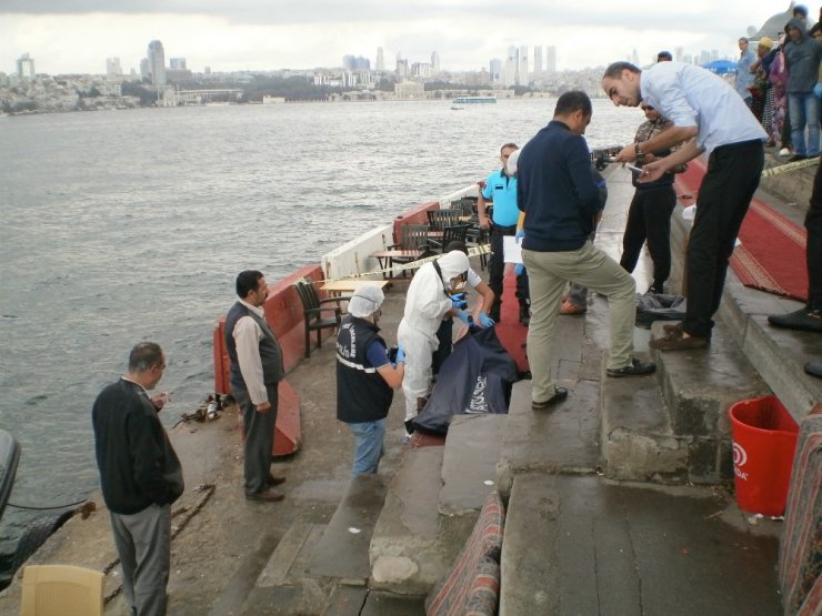 Üsküdar’da denizde erkek cesedi bulundu