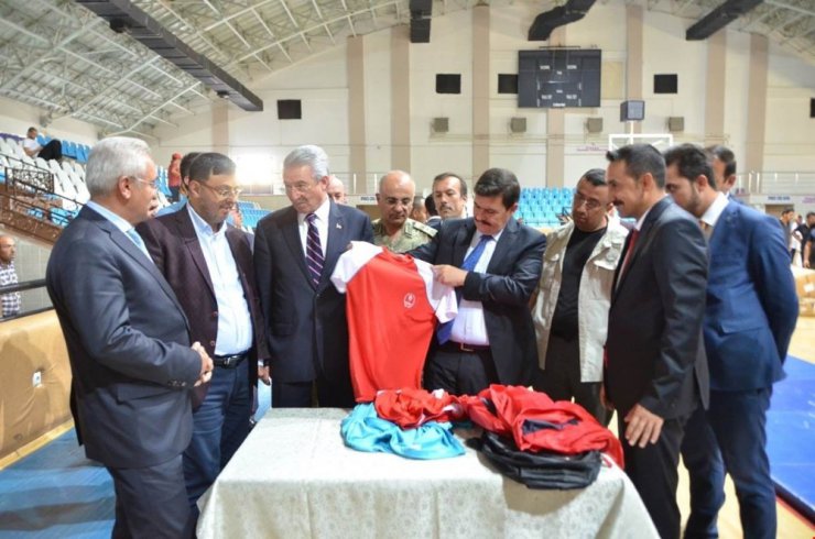Erzincan da 66 spor klubüne malzeme dağıtımı