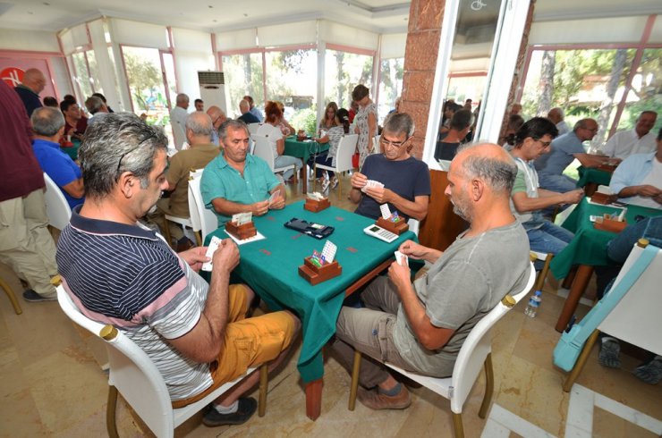 Foça’da briç heyecanı