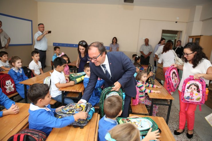 ’Bir Fotoğraf Bir Mutlu Çocuk’ projesiyle Somalı çocukları sevindirdiler